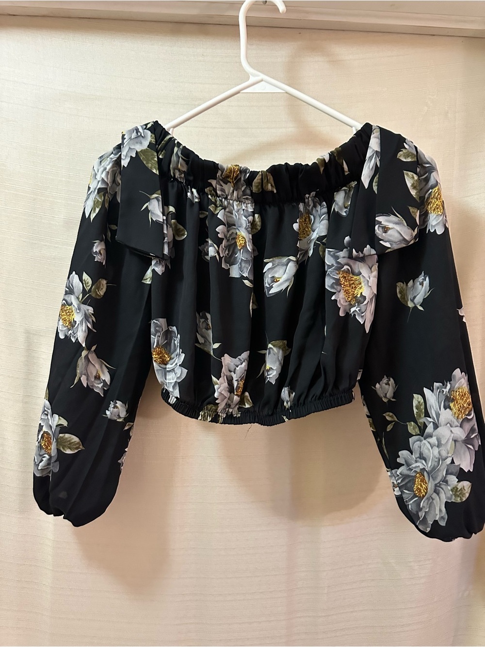 Revamped BOGO Black Floral Off Shoulder Crop Top Puff Sleeve Elastic Boho ⚫️